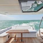 Prestige 590 Cockpit außen