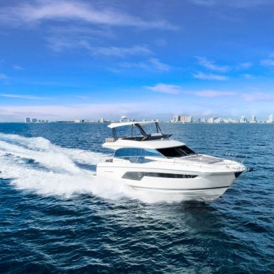 Prestige Flybridge Line 520 Yacht Boot 6