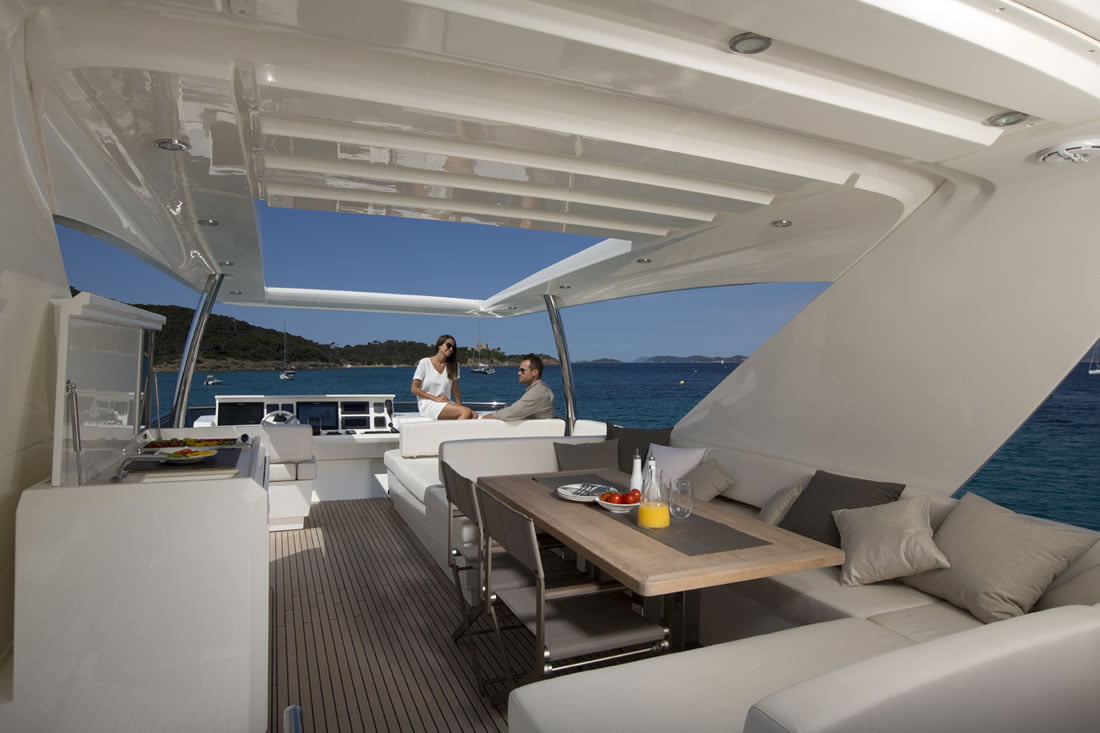 Prestige Yacht 750 Flybridge